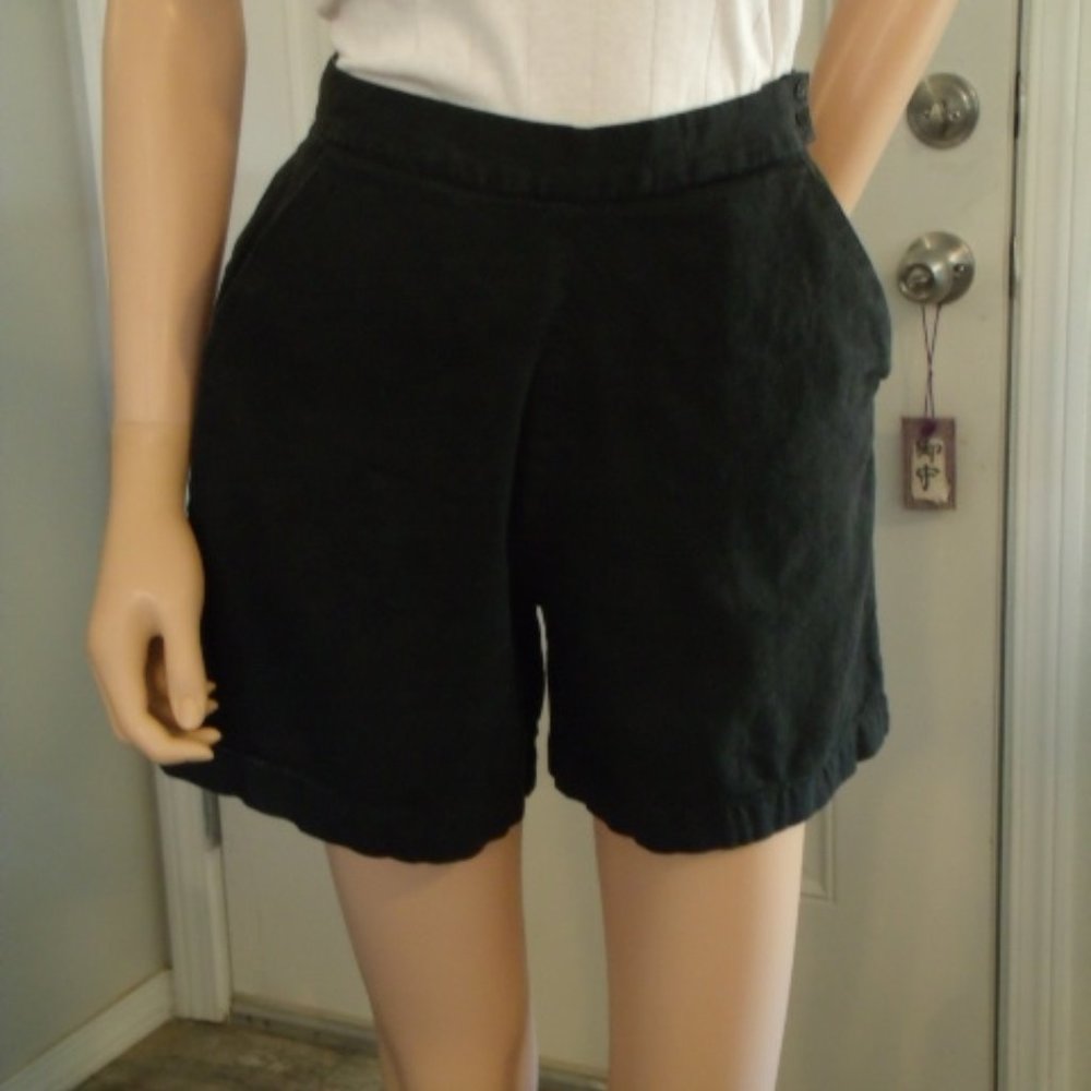 Sz. 7/8 Jennifer Eden Distressed Black Shorts